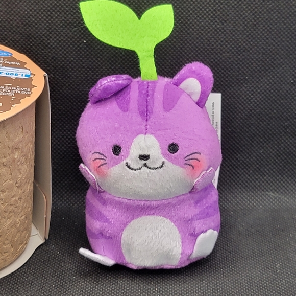 Sakuties Grow A Smile! Series 2 ERICA Collectible Mini Plush - Picture 4 of 7